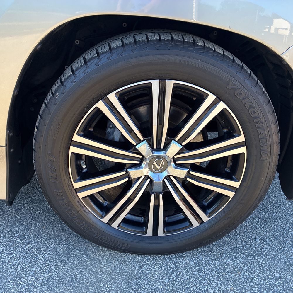 2019 Lexus LX 570 Three-Row