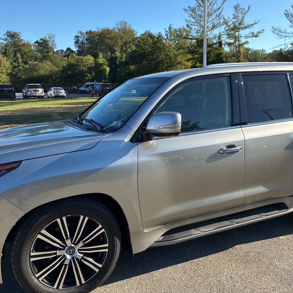 2019 Lexus LX 570 Three-Row