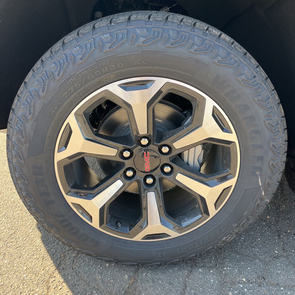 2025 GMC Yukon AT4