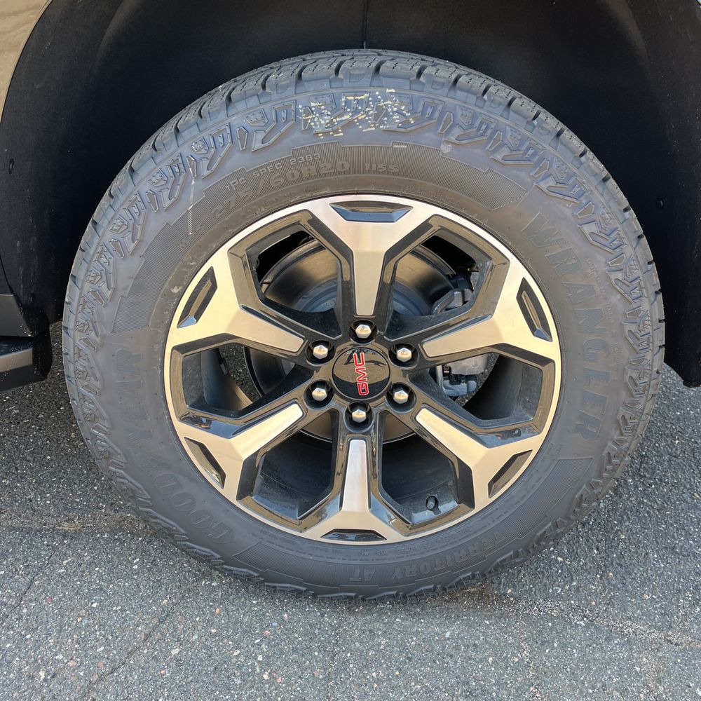 2025 GMC Yukon AT4