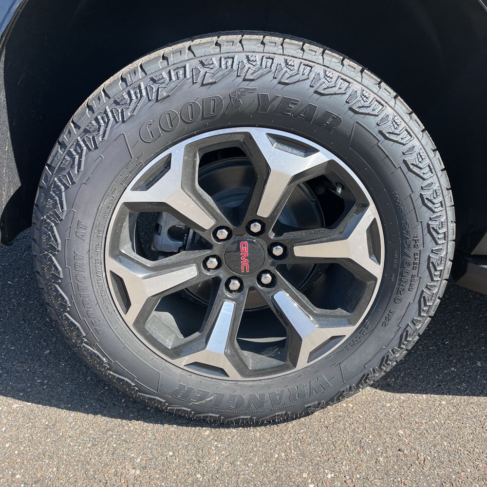 2025 GMC Yukon AT4