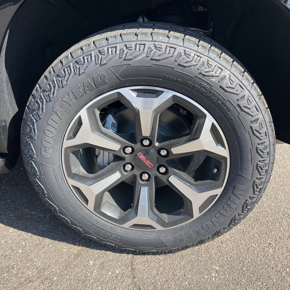 2025 GMC Yukon AT4