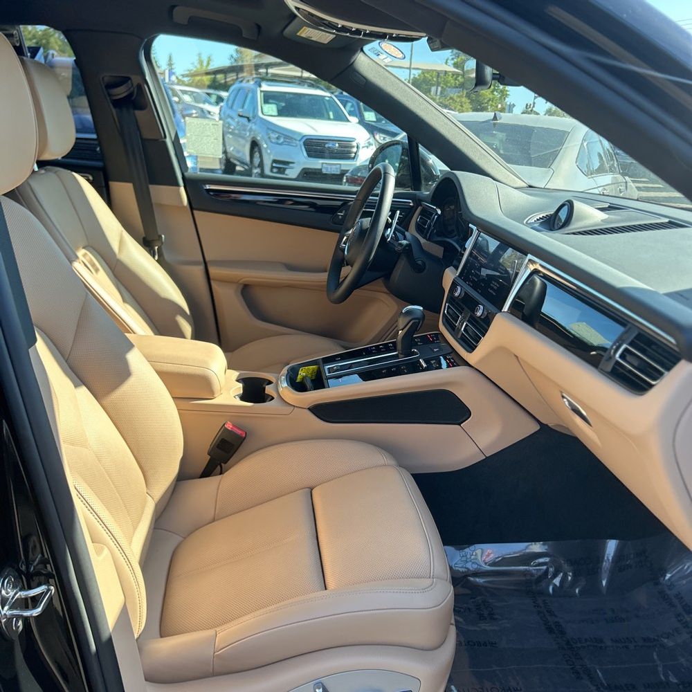2024 Porsche Macan Base