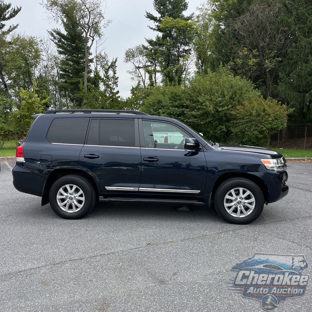 2016 Toyota Land Cruiser Base