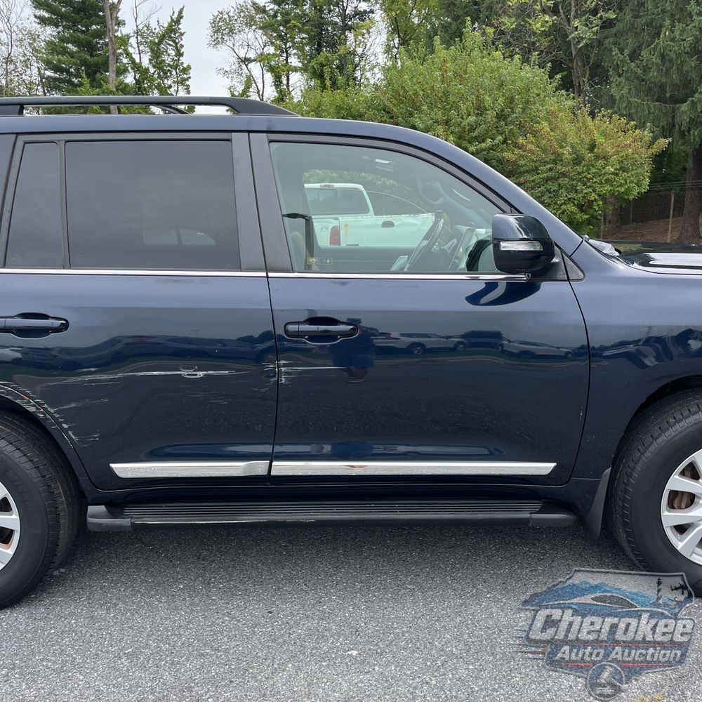 2016 Toyota Land Cruiser Base