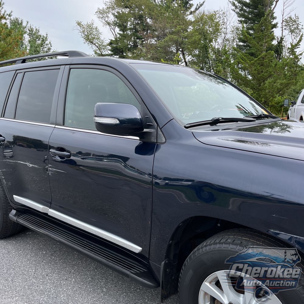 2016 Toyota Land Cruiser Base