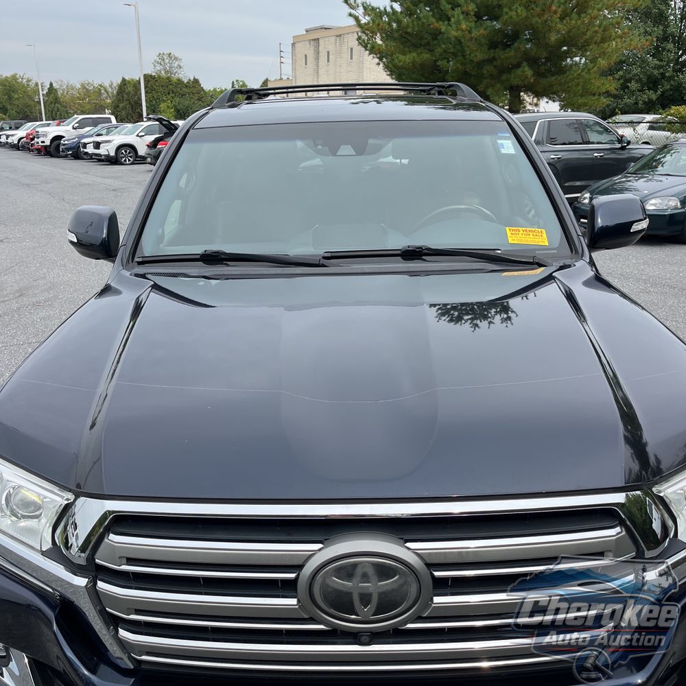 2016 Toyota Land Cruiser Base