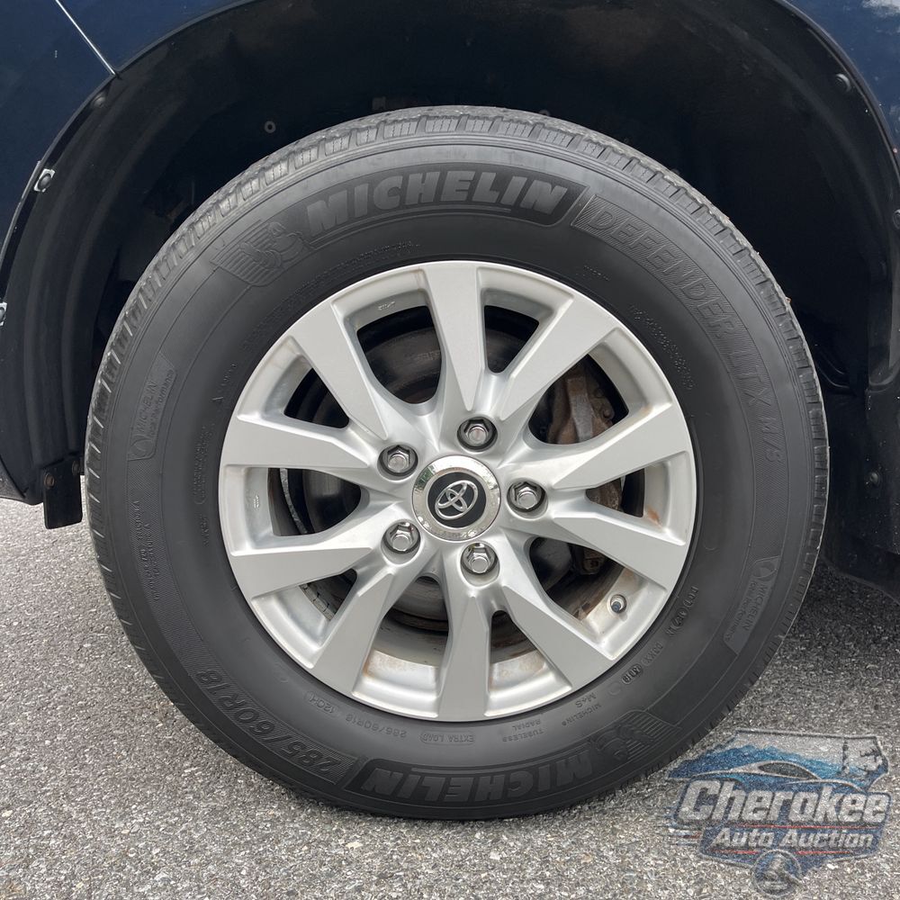 2016 Toyota Land Cruiser Base
