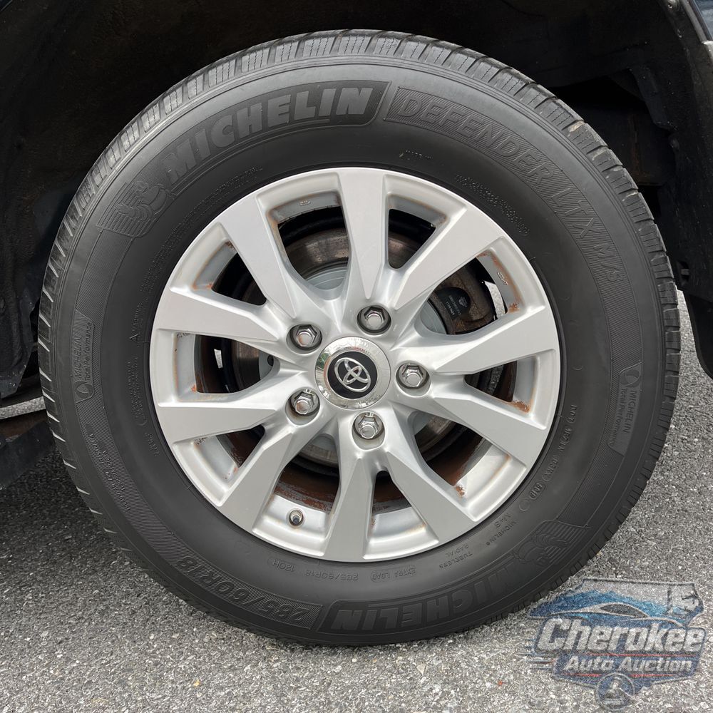 2016 Toyota Land Cruiser Base