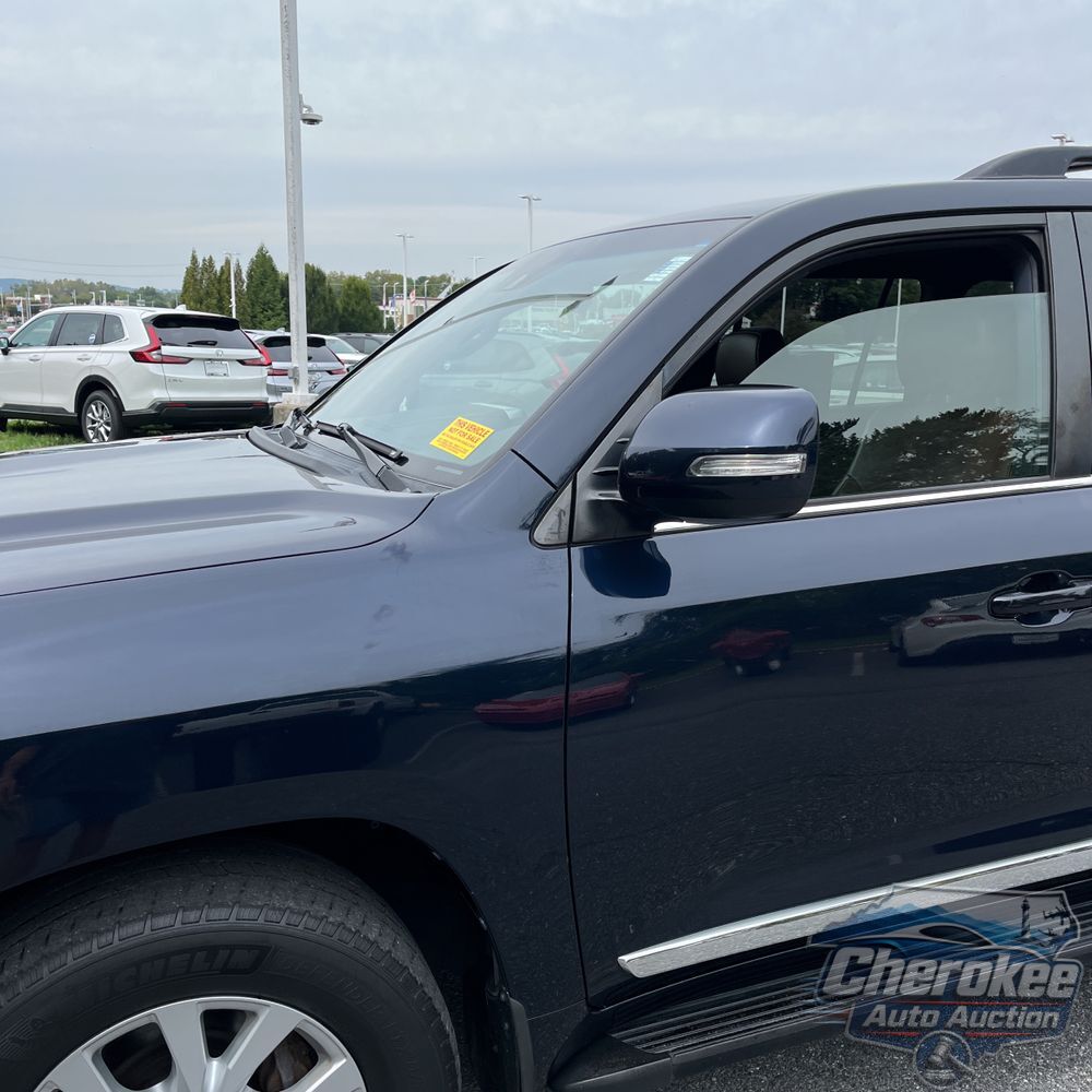 2016 Toyota Land Cruiser Base