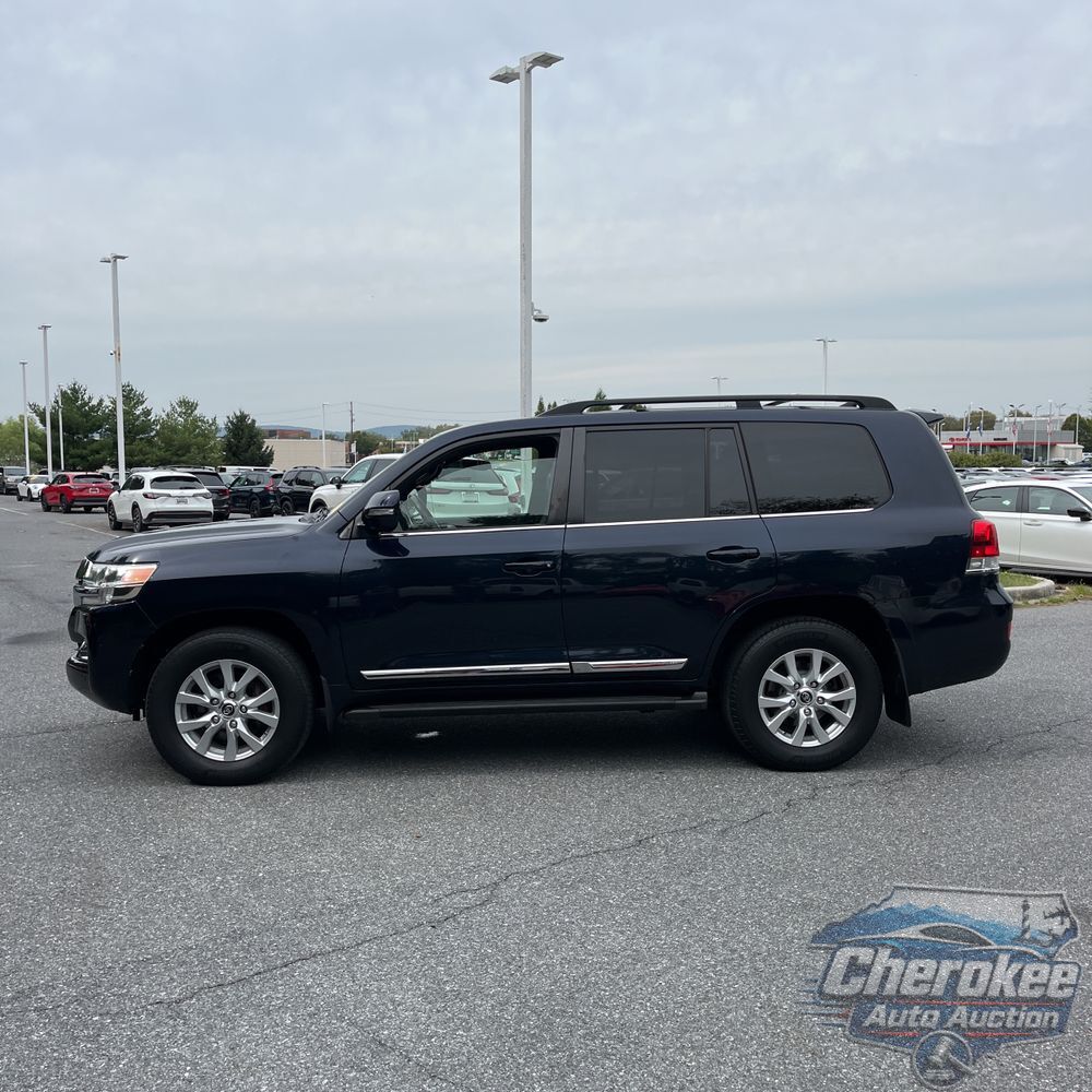 2016 Toyota Land Cruiser Base