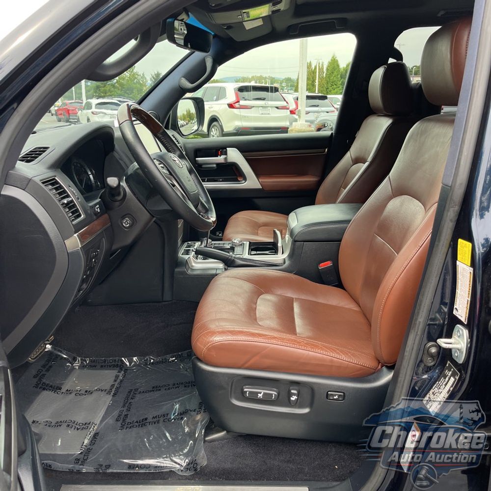 2016 Toyota Land Cruiser Base