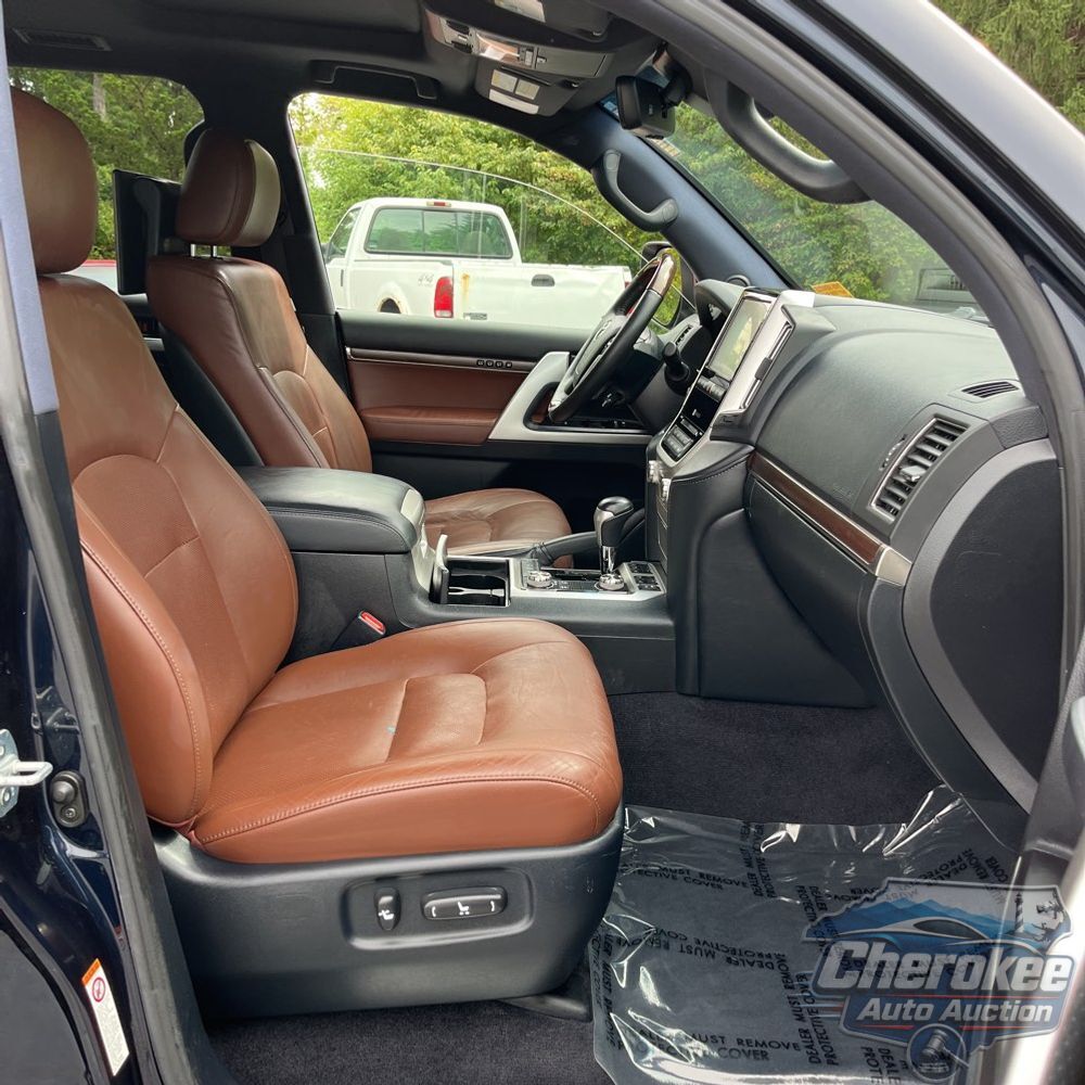 2016 Toyota Land Cruiser Base