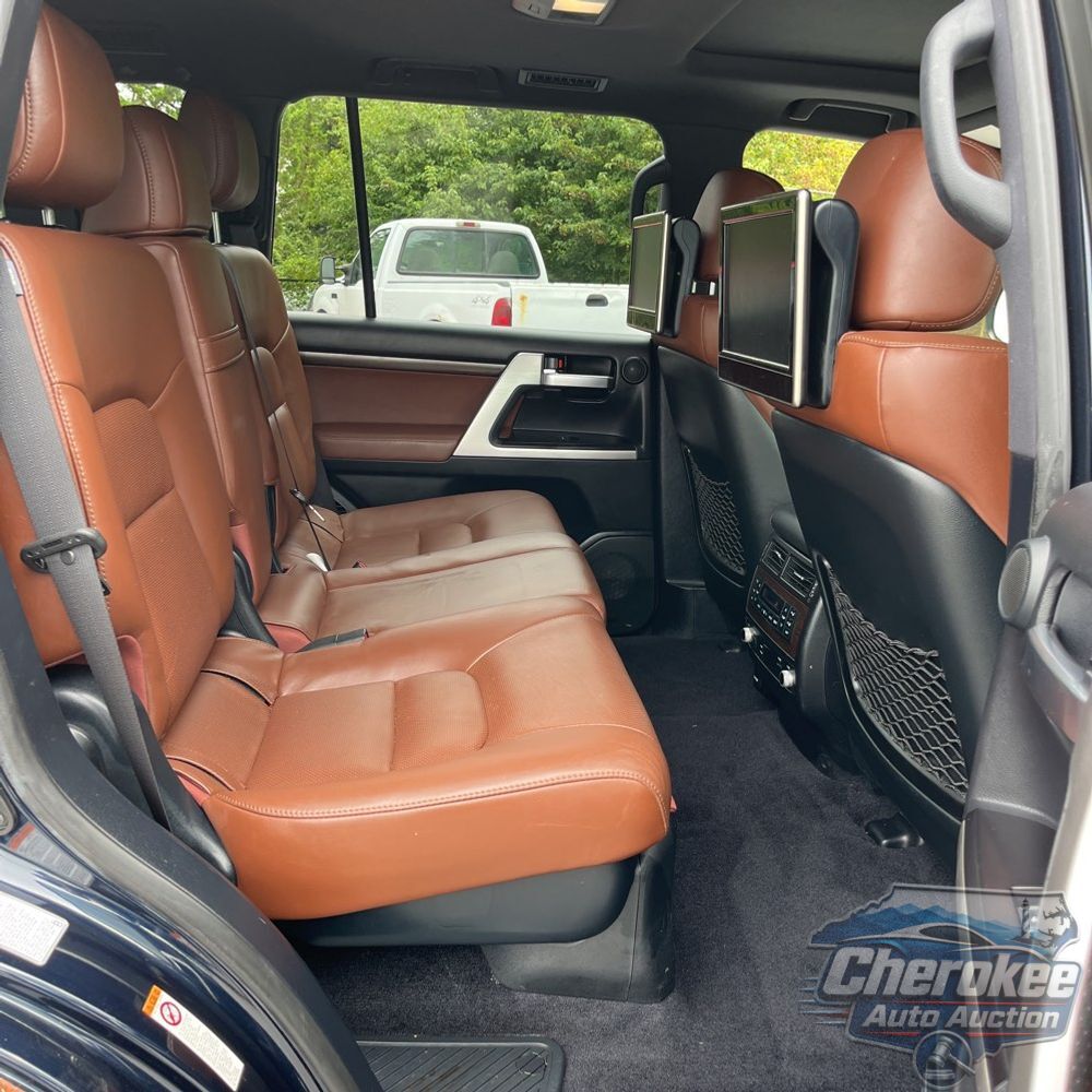 2016 Toyota Land Cruiser Base