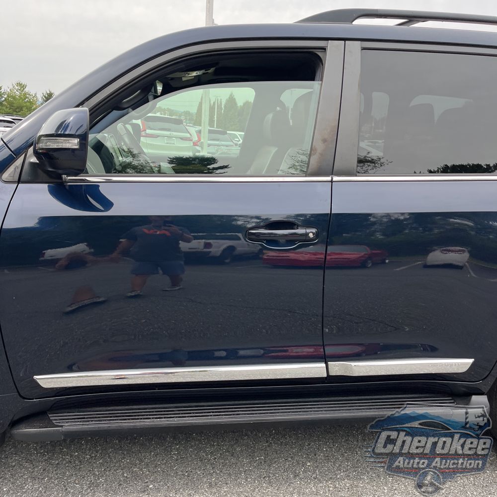 2016 Toyota Land Cruiser Base