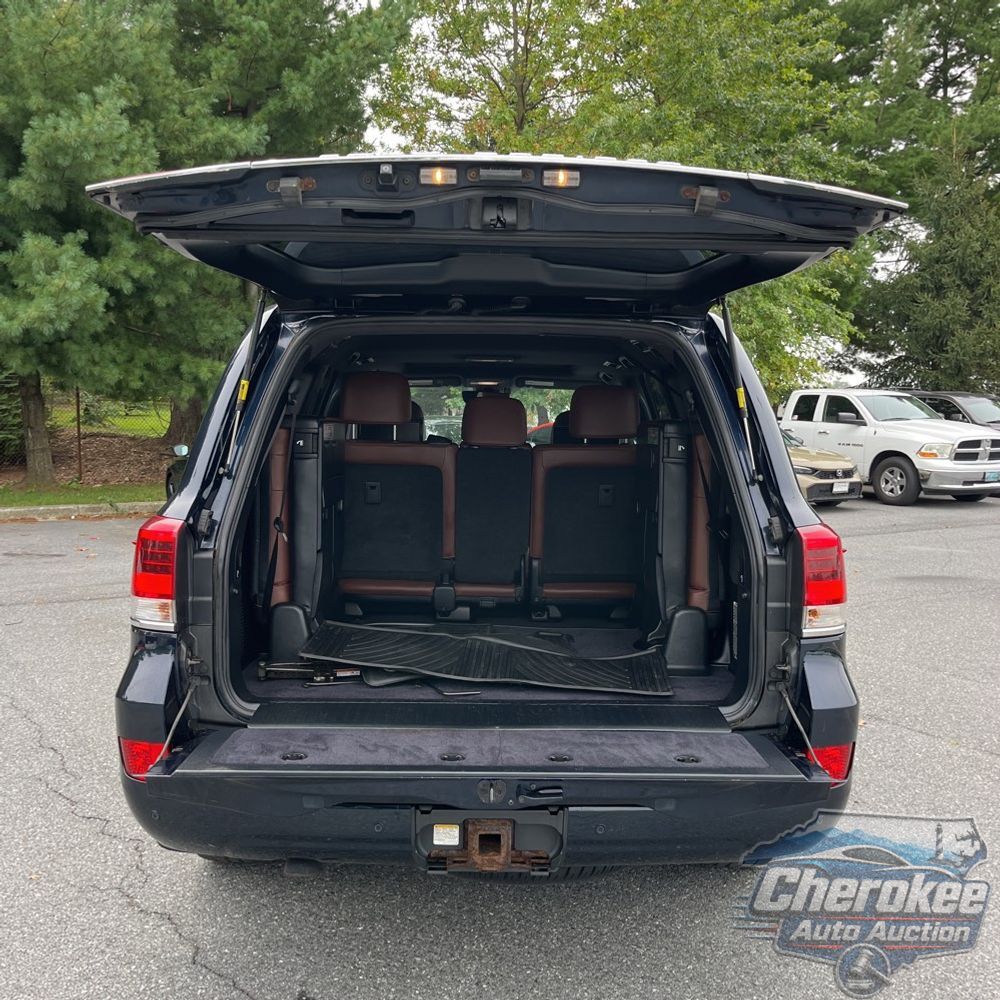 2016 Toyota Land Cruiser Base