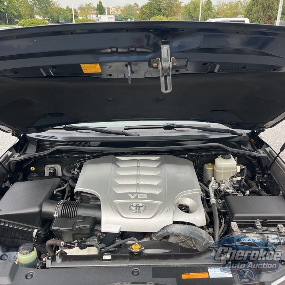2016 Toyota Land Cruiser Base