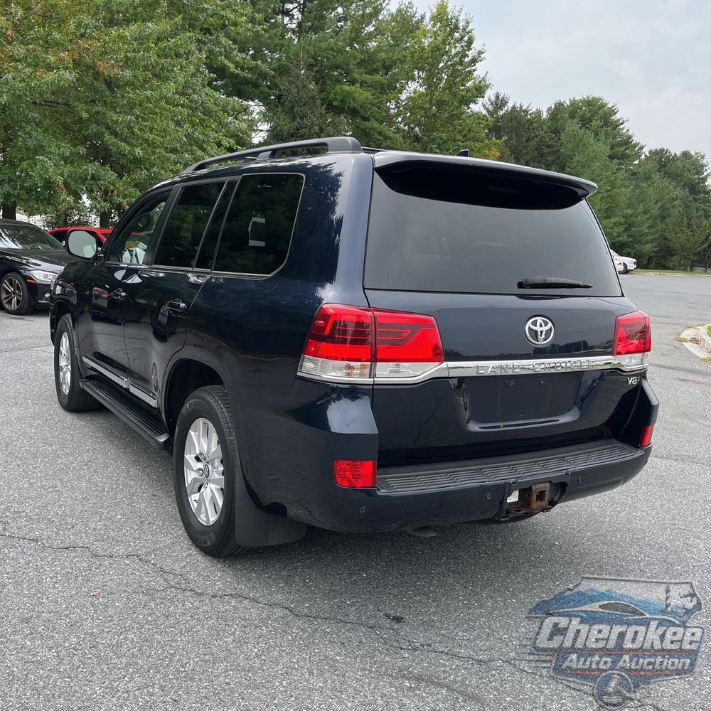 2016 Toyota Land Cruiser Base