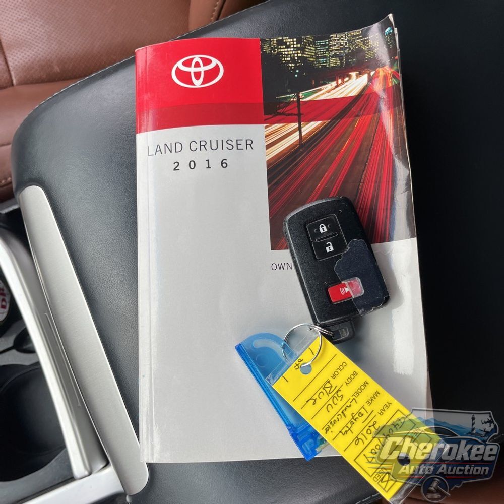 2016 Toyota Land Cruiser Base