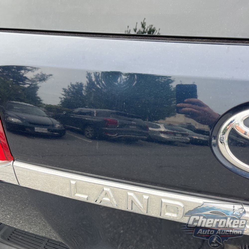 2016 Toyota Land Cruiser Base