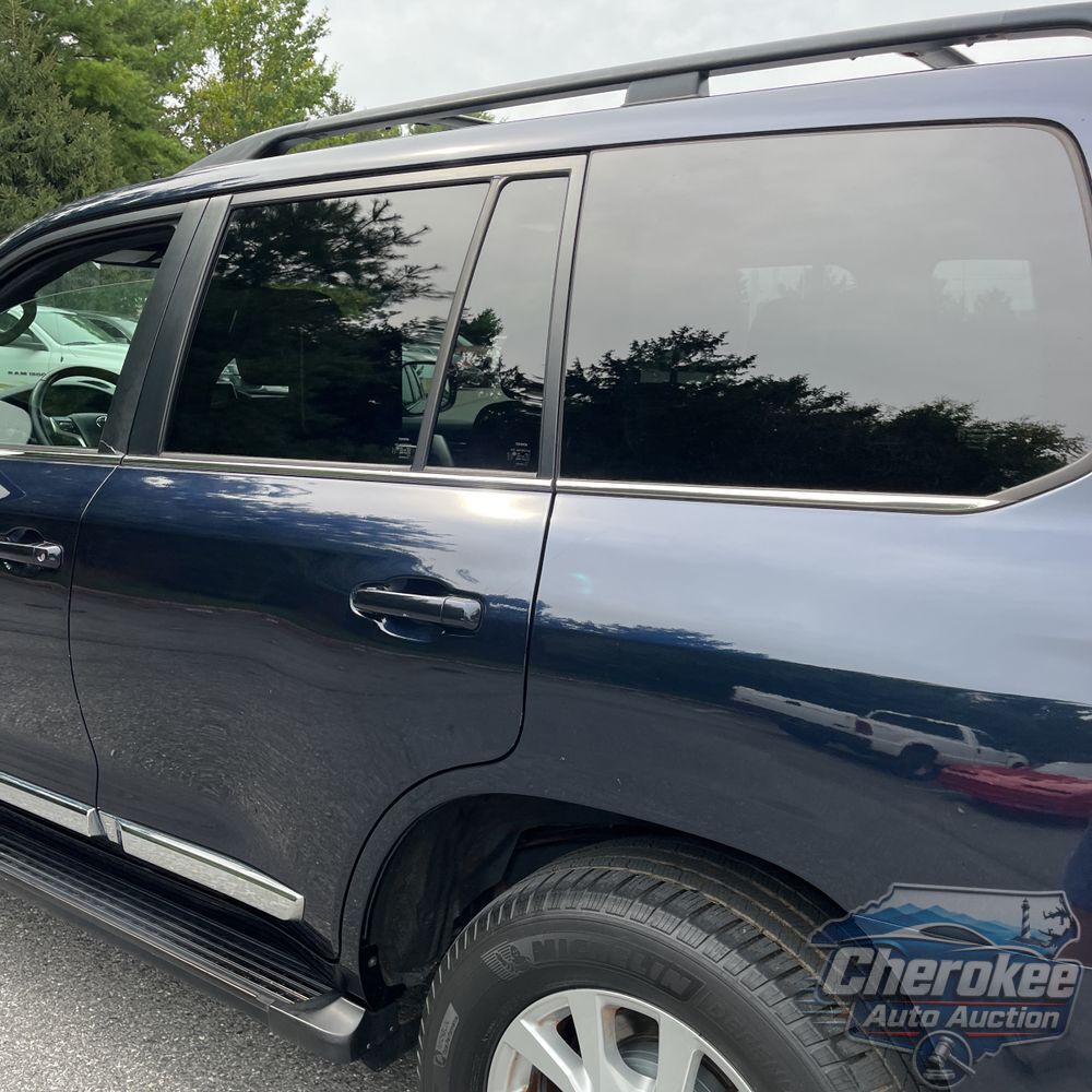 2016 Toyota Land Cruiser Base