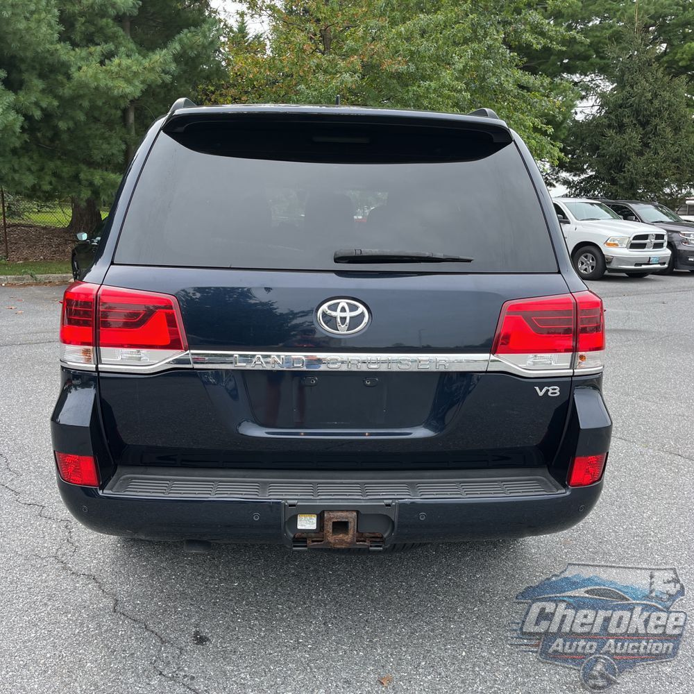2016 Toyota Land Cruiser Base