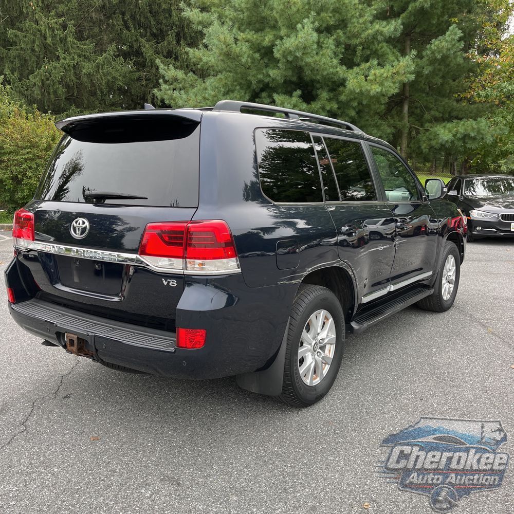 2016 Toyota Land Cruiser Base