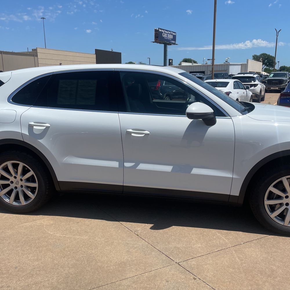 2022 Porsche Cayenne Base