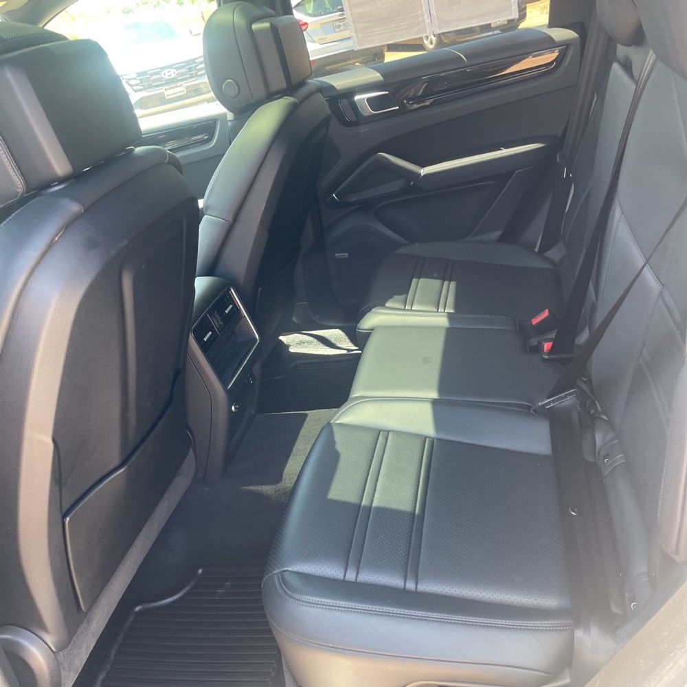2022 Porsche Cayenne Base