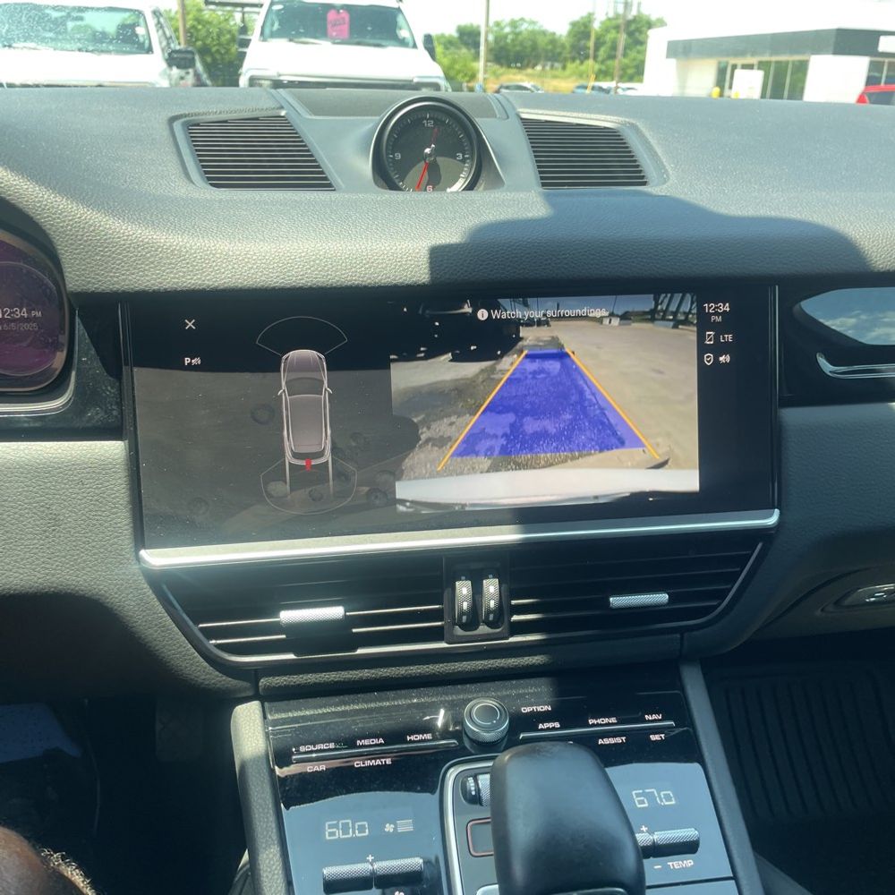 2022 Porsche Cayenne Base