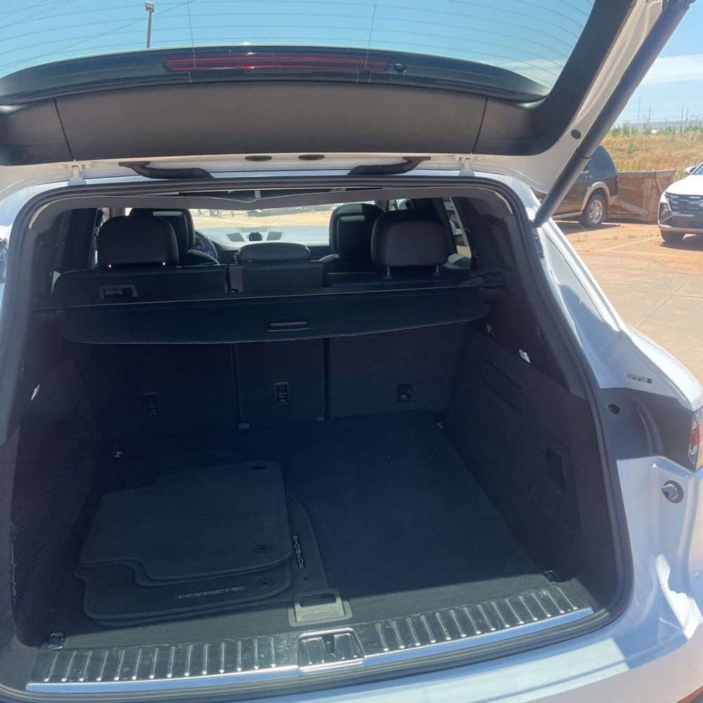2022 Porsche Cayenne Base