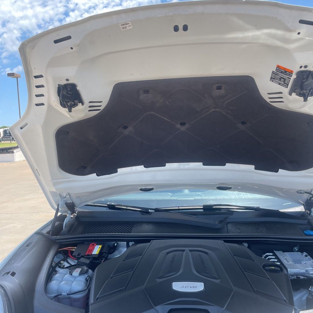 2022 Porsche Cayenne Base