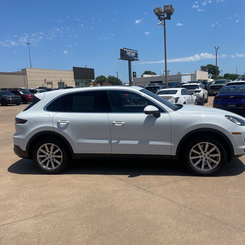 2022 Porsche Cayenne Base
