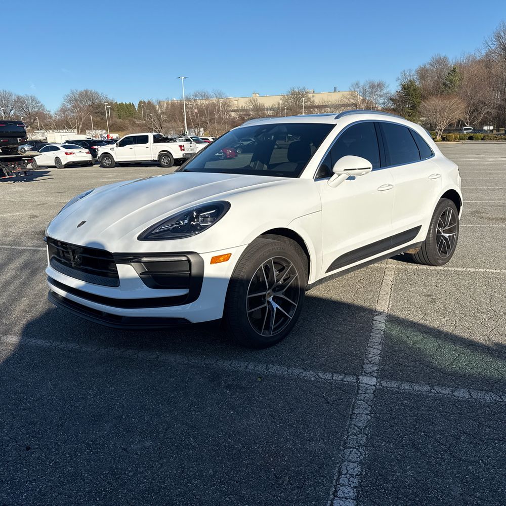 2023 Porsche Macan Base