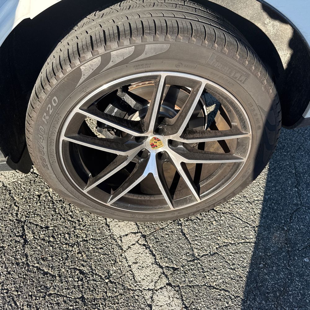 2023 Porsche Macan Base