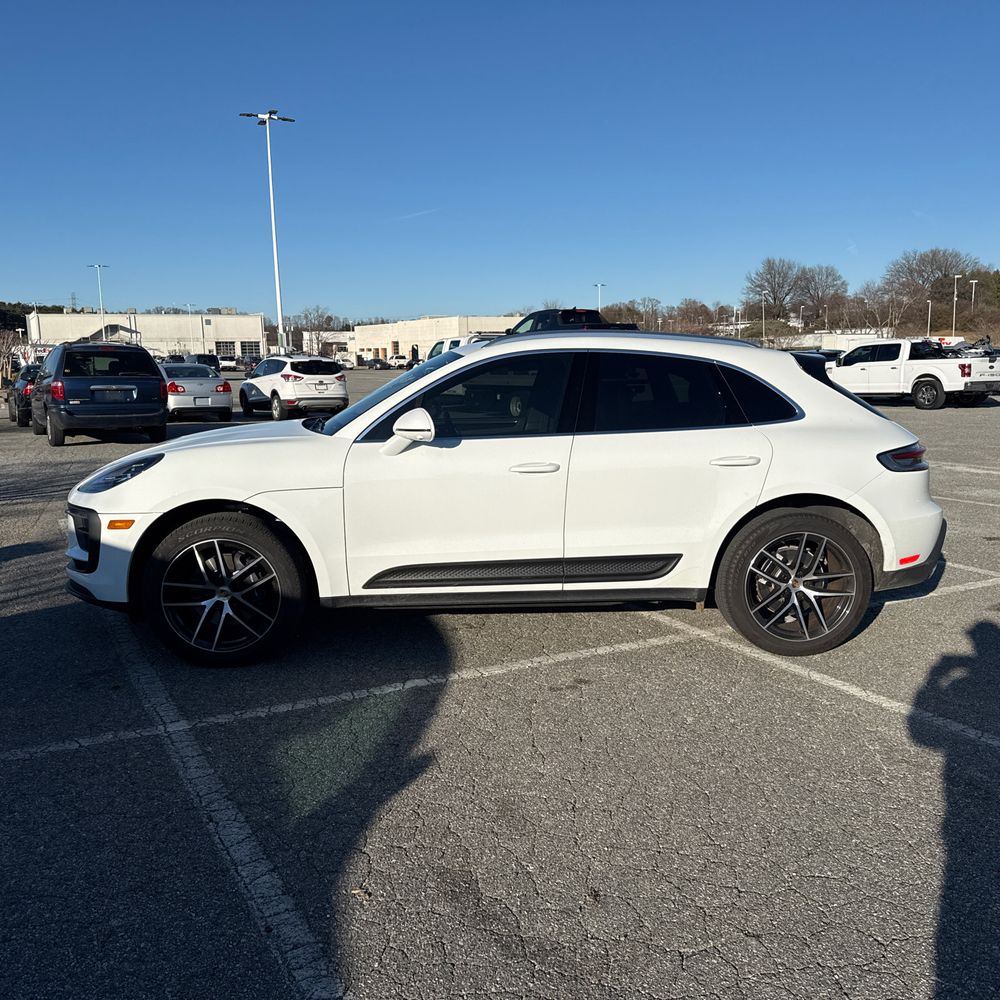 2023 Porsche Macan Base