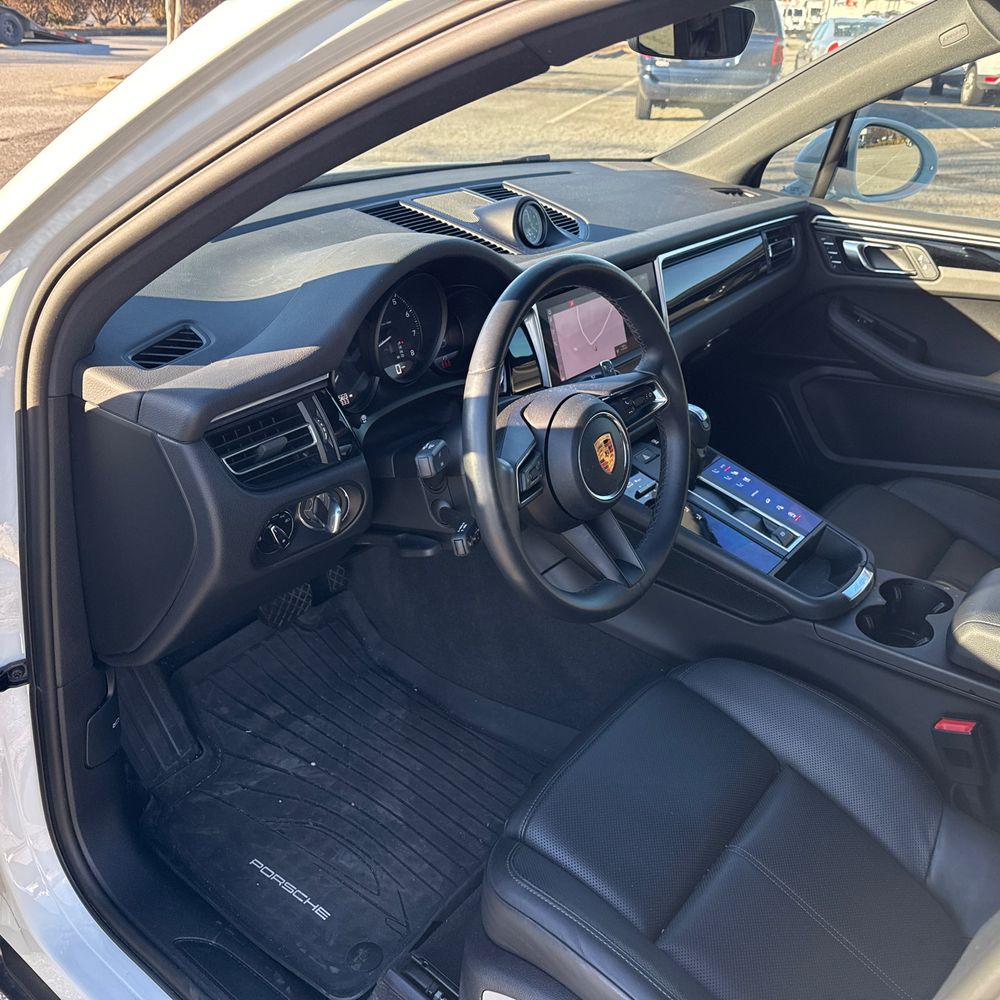 2023 Porsche Macan Base