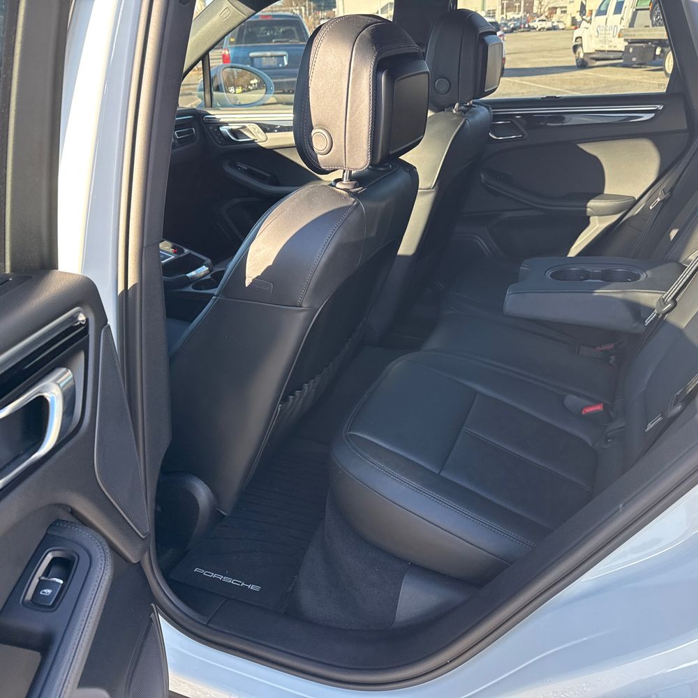 2023 Porsche Macan Base