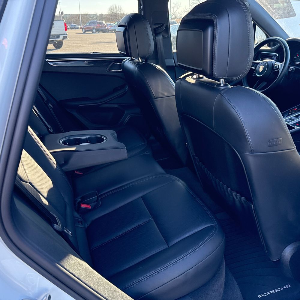 2023 Porsche Macan Base
