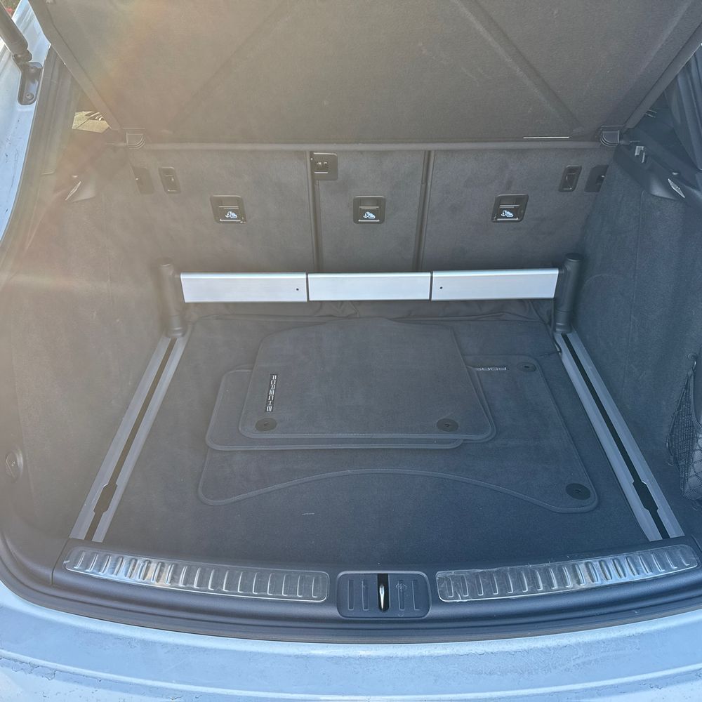 2023 Porsche Macan Base