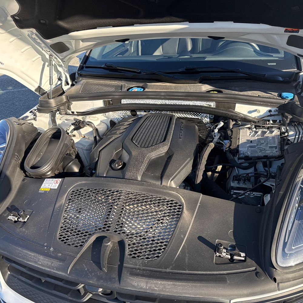 2023 Porsche Macan Base