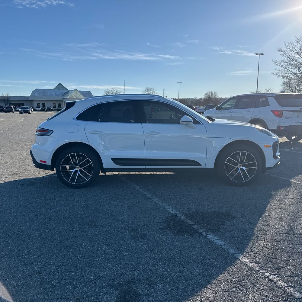 2023 Porsche Macan Base