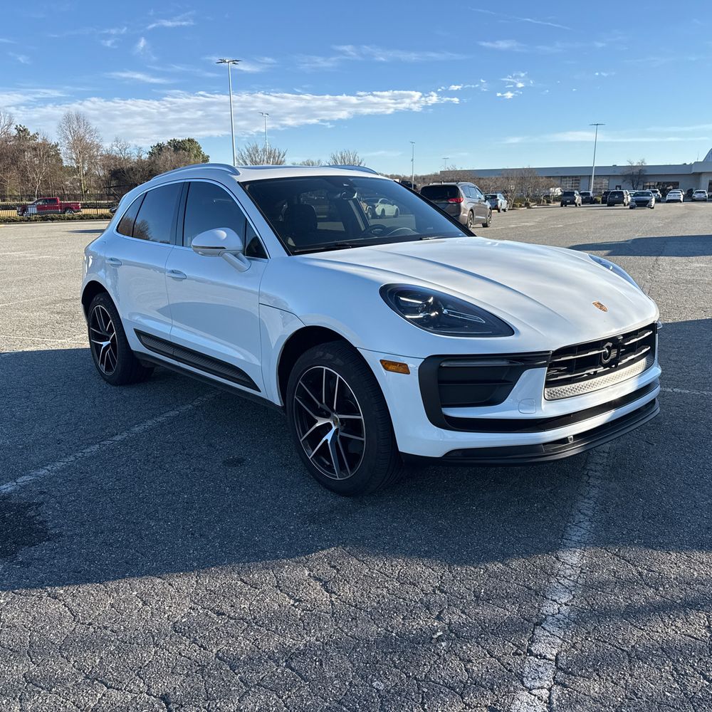 2023 Porsche Macan Base