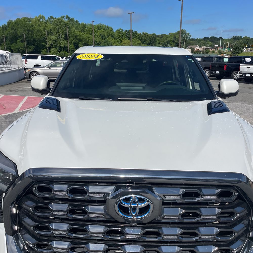 2024 Toyota Tundra Platinum HV