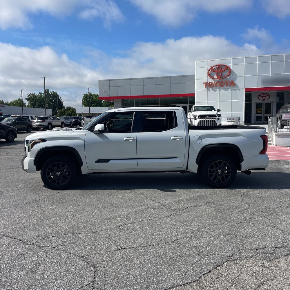 2024 Toyota Tundra Platinum HV