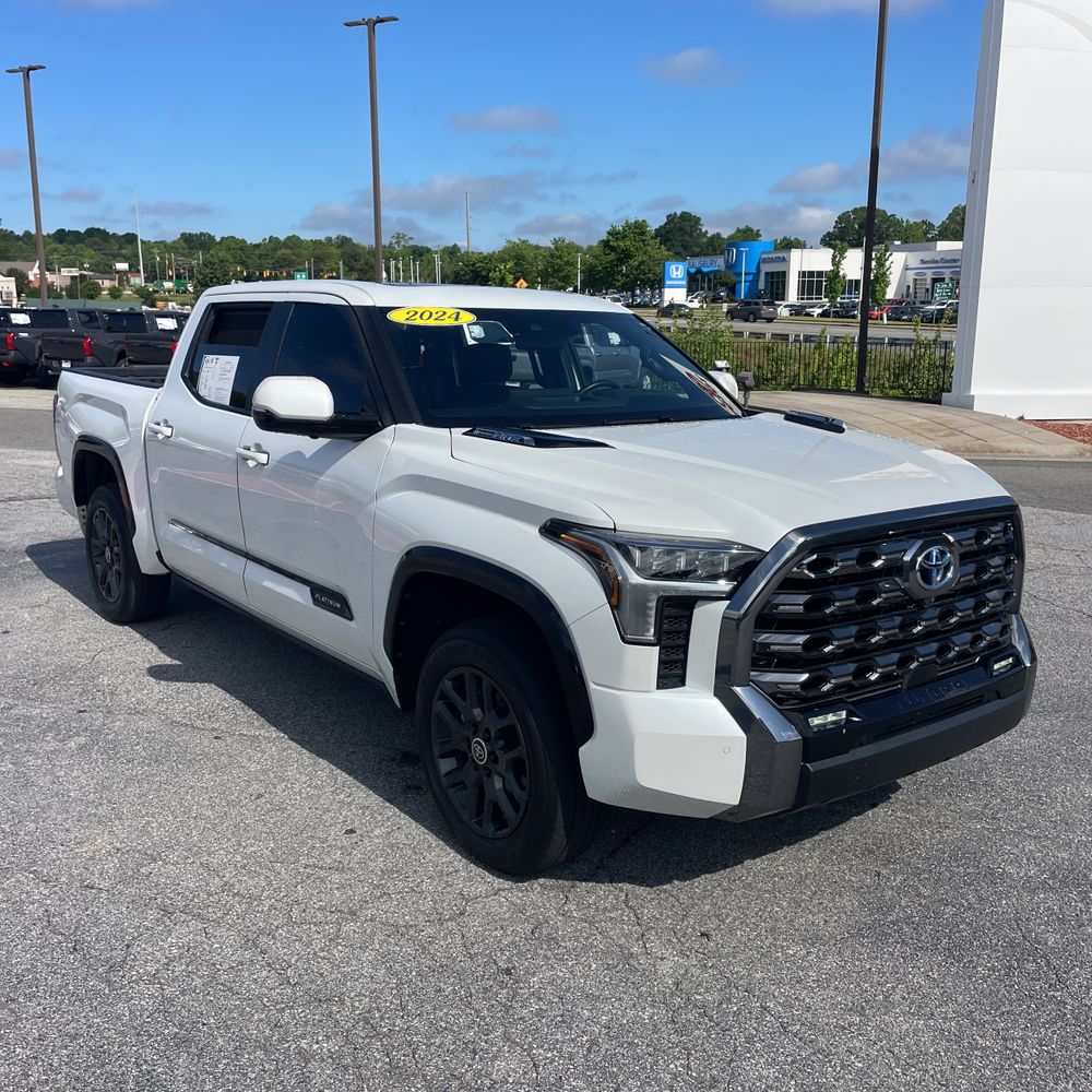 2024 Toyota Tundra Platinum HV