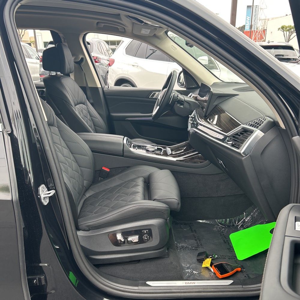 2025 BMW X7 XDrive40i