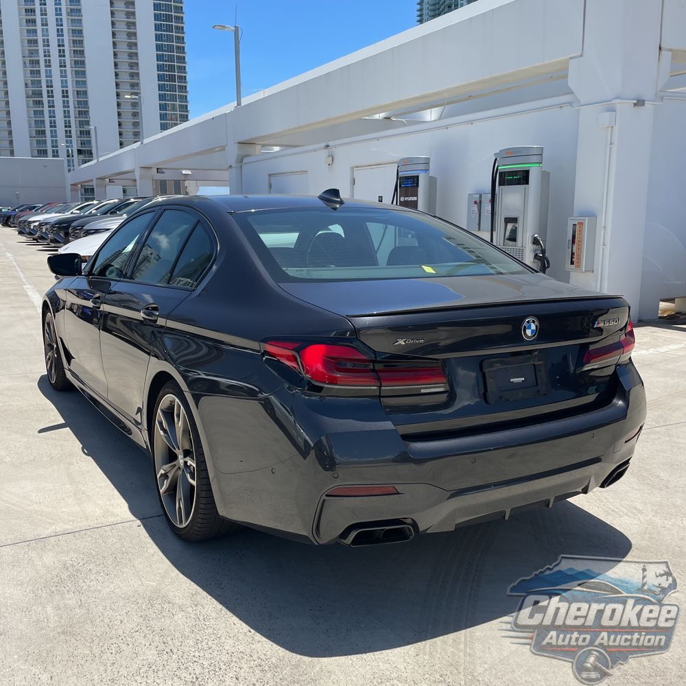 2022 BMW 5-Series M550xi