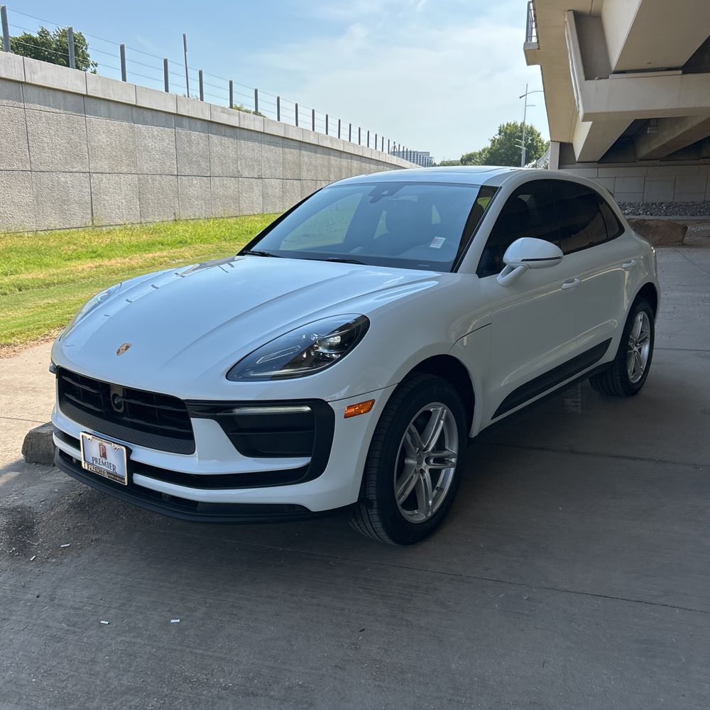 2025 Porsche Macan Base
