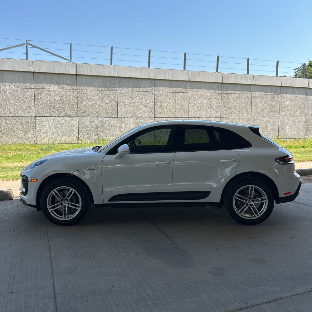2025 Porsche Macan Base